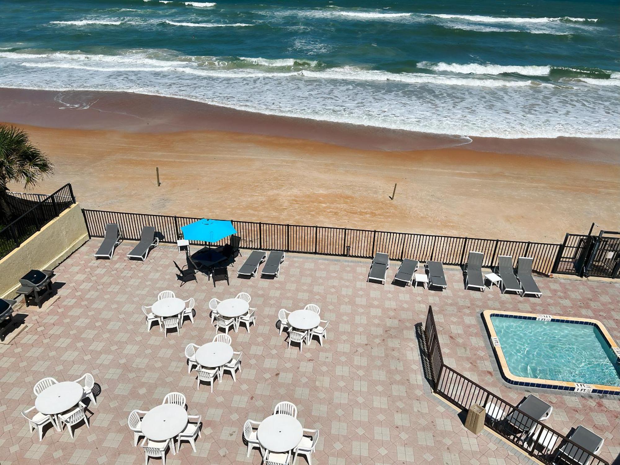 Outrigger Beach Club Resort Ormond Beach Exterior photo