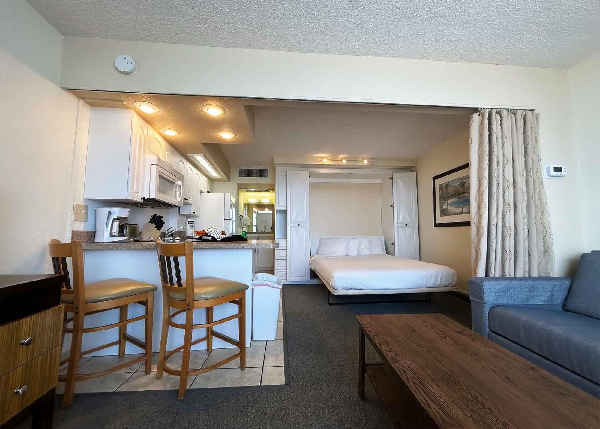 Outrigger Beach Club Resort Ormond Beach Exterior photo